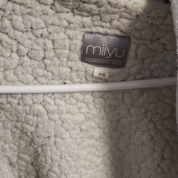 Miiyu Small fuzzy Bath Robe - Picture 2 of 4
